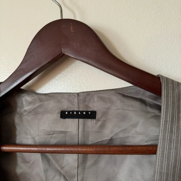 Sisley grey cinched round collar button-up pinstriped vest - Picture 2 of 7